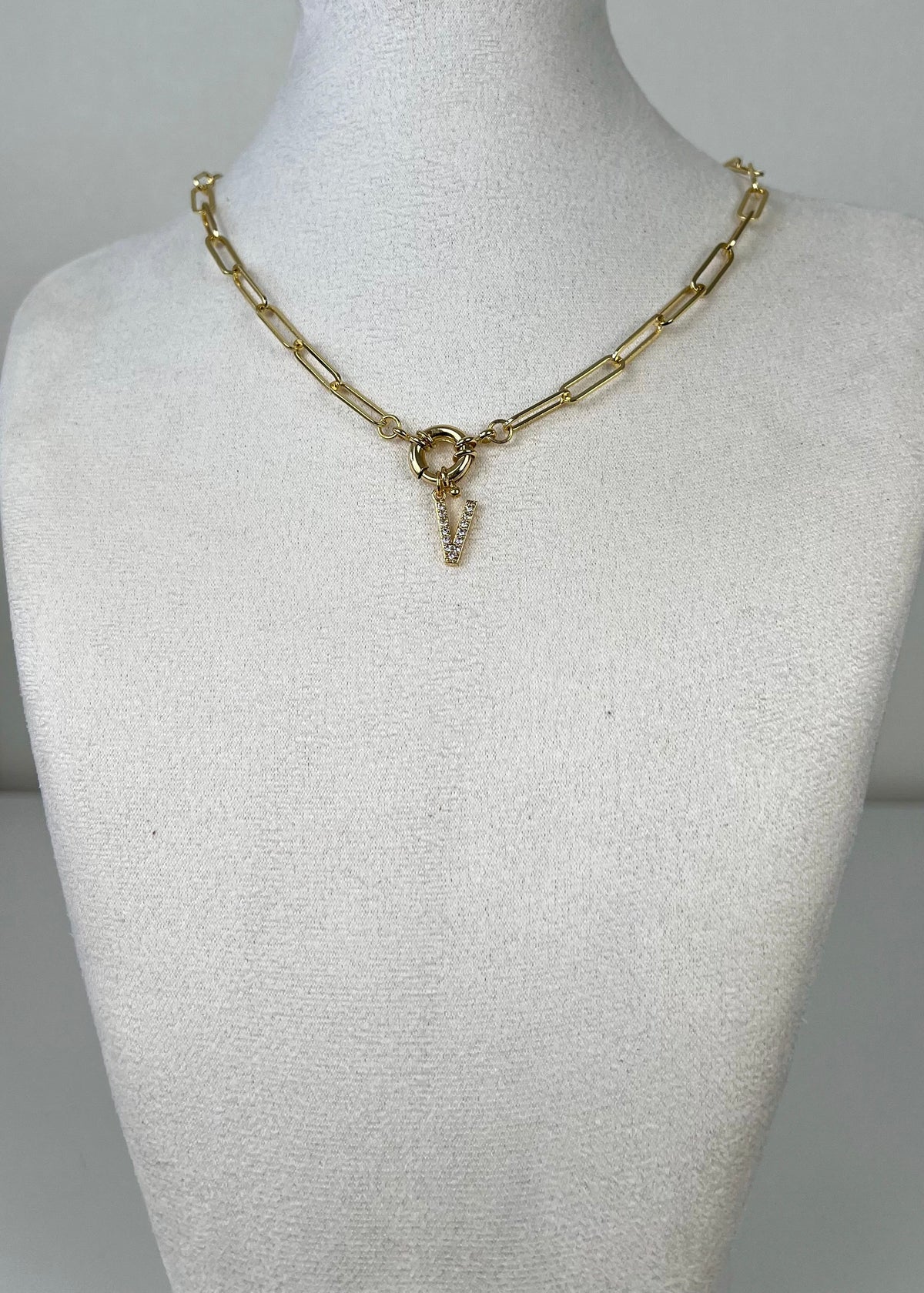 Strass letter necklace voorsluiting