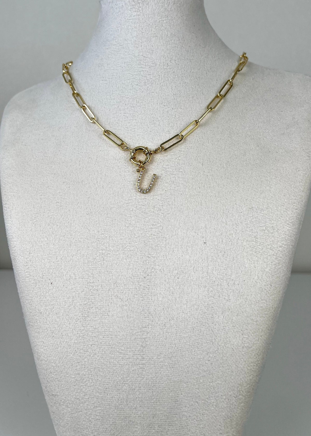 Strass letter necklace voorsluiting