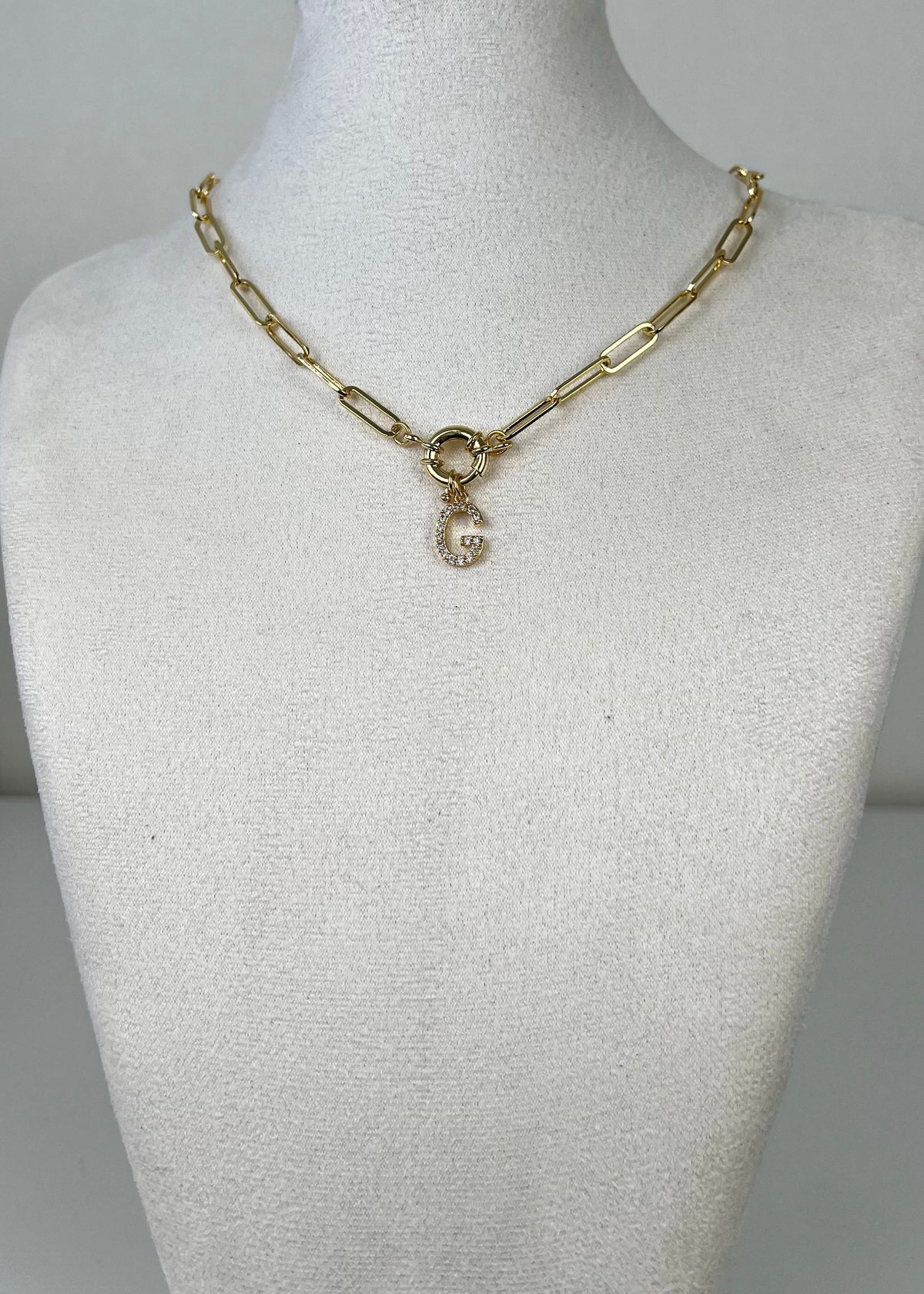 Strass letter necklace voorsluiting