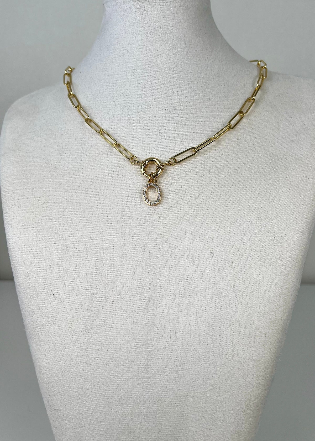 Strass letter necklace voorsluiting