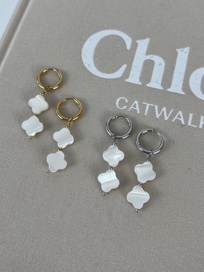Oorbellen hangers witte klavers