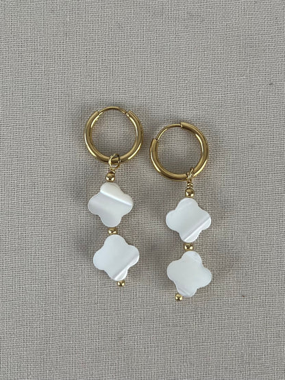 Oorbellen hangers witte klavers