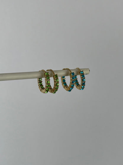Oorringen met gekleurde strass steentjes