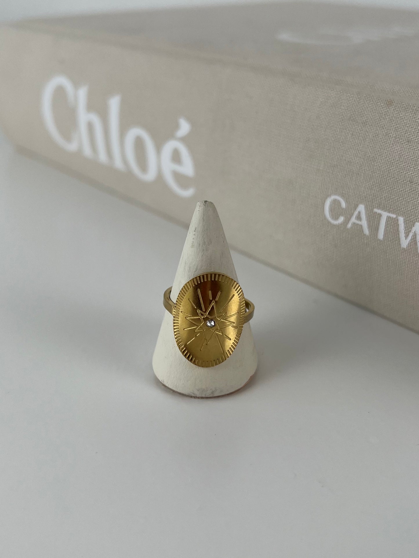 Ring plat ovaal met ster