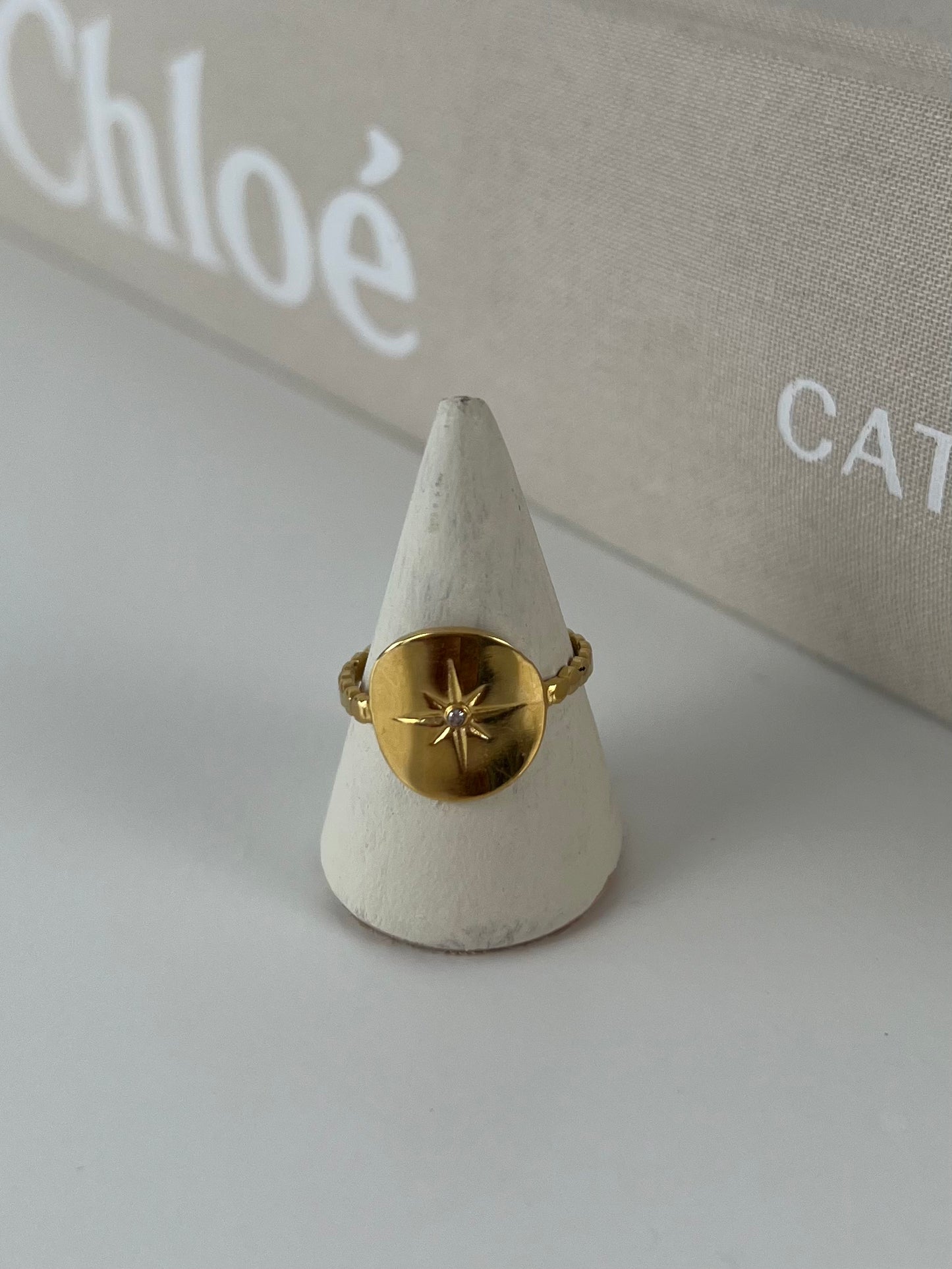 Ring plat rond met ster