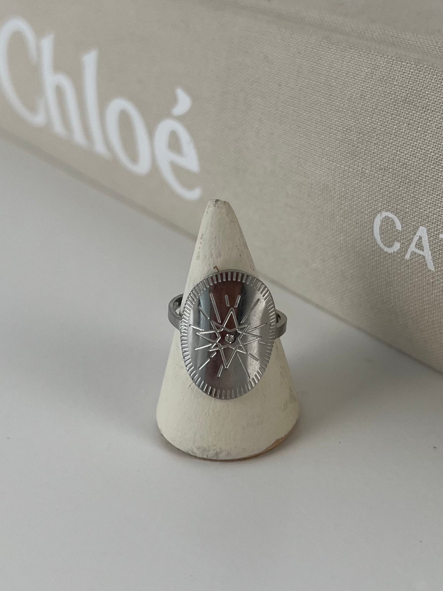 Ring plat ovaal met ster