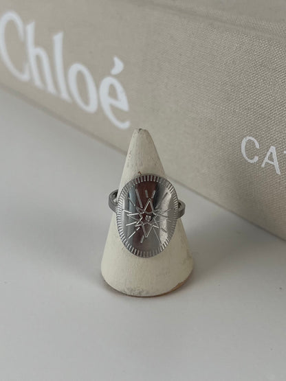 Ring plat ovaal met ster