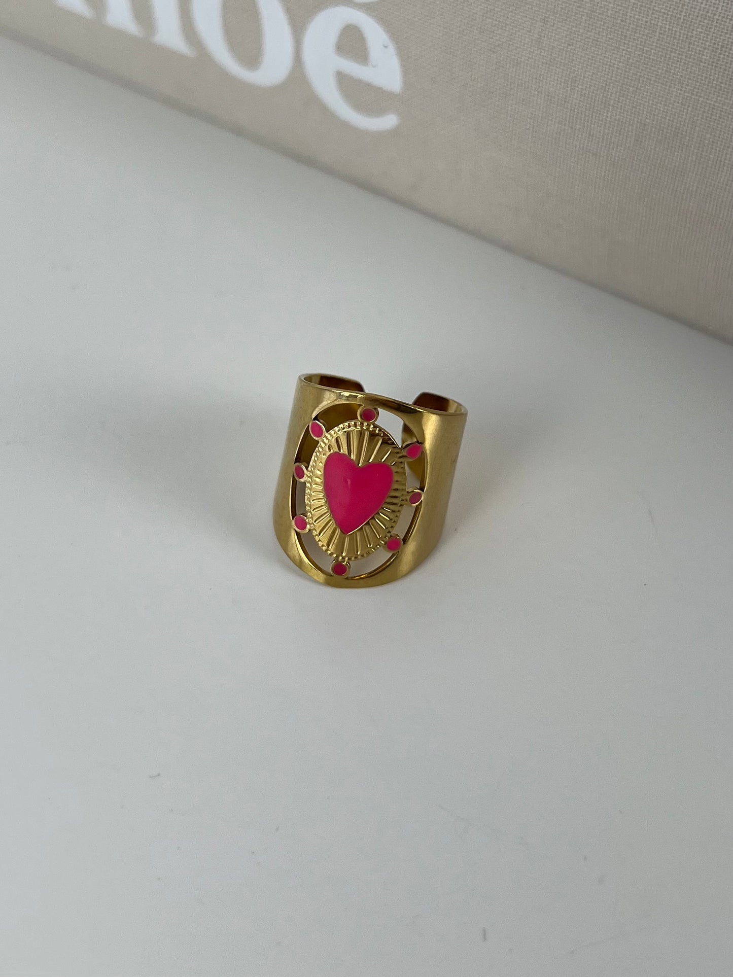 Ring statement met kleur en hart midden