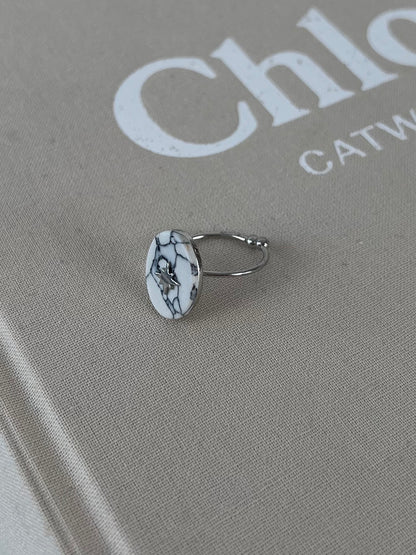 Ring marble stone met ster
