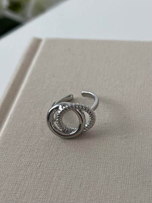 Ring 2 geschakelde rondjes zilver