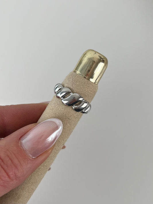 Ring crossaint zilver