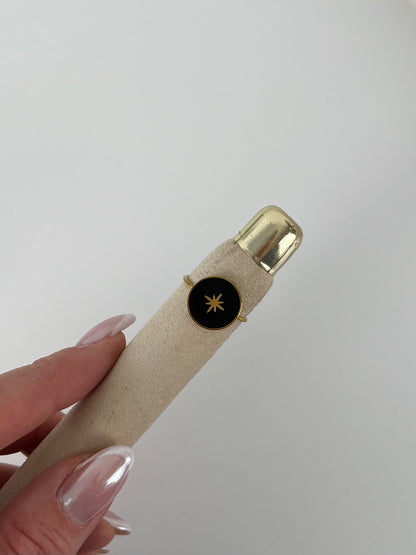 Ring rond met kleur en ster