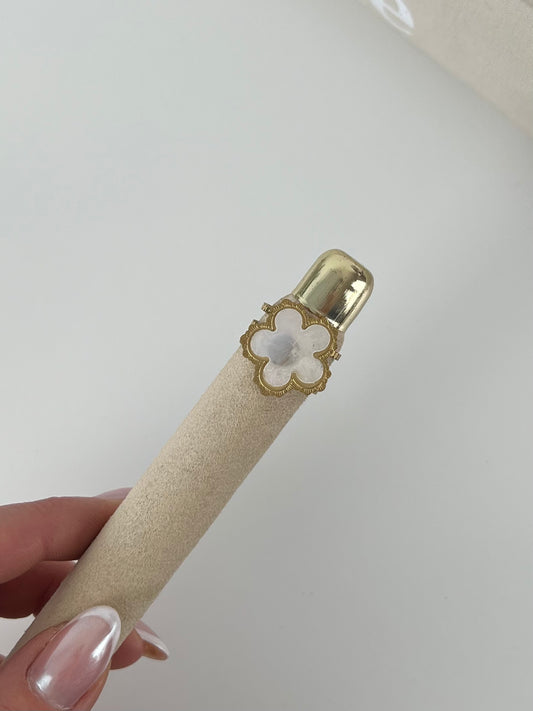 Ring witte bloem steen
