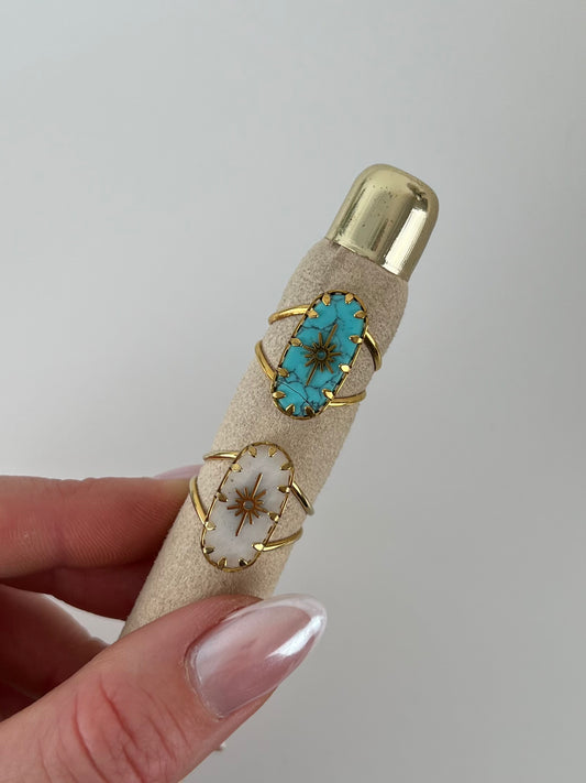 Ring gekleurde steen met ster