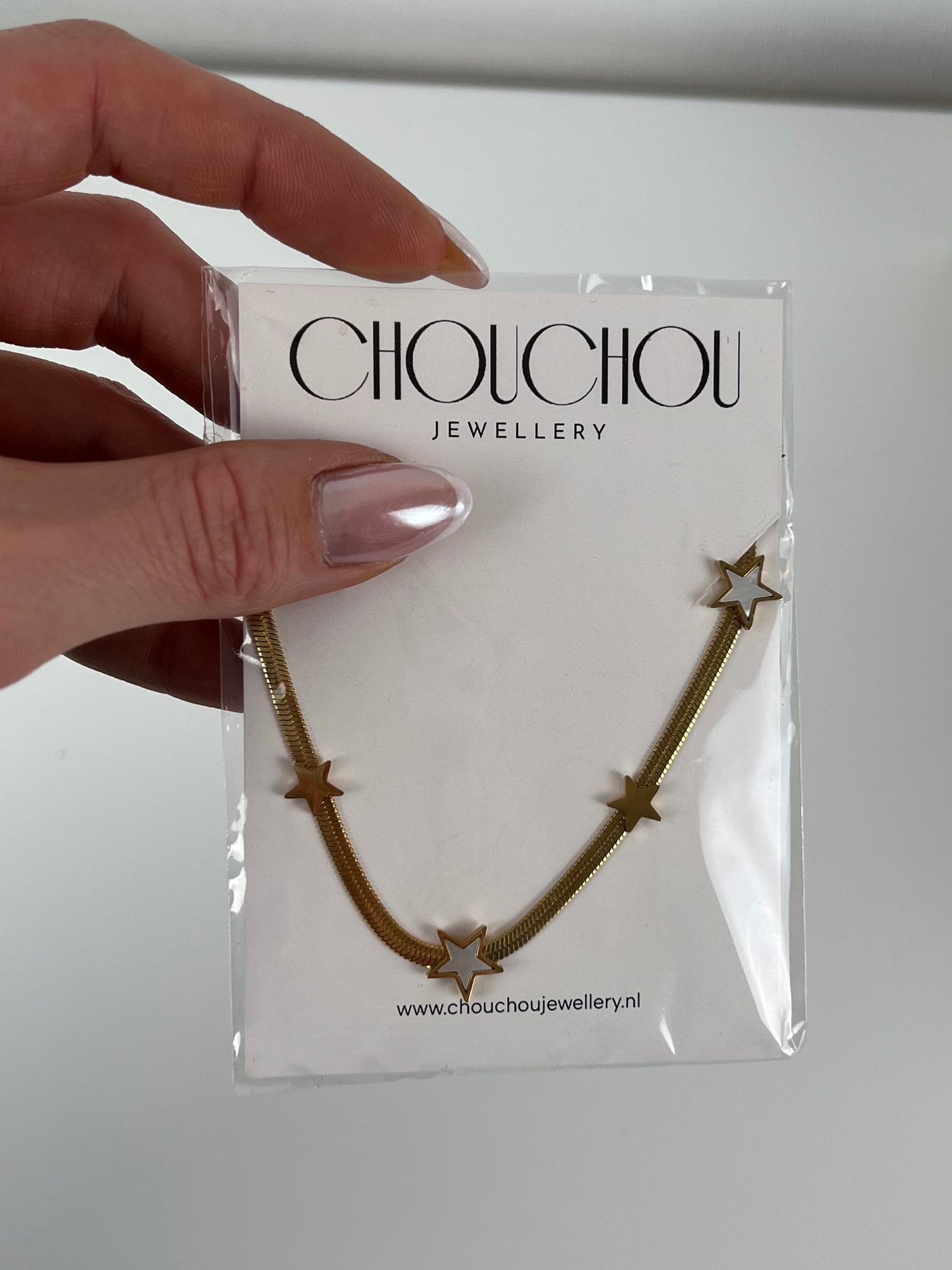 Ketting plat met witte sterren