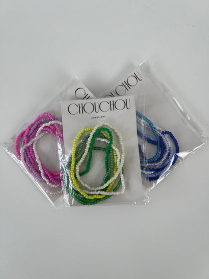 Grote set elastisch armbandjes met kleur kraaltjes