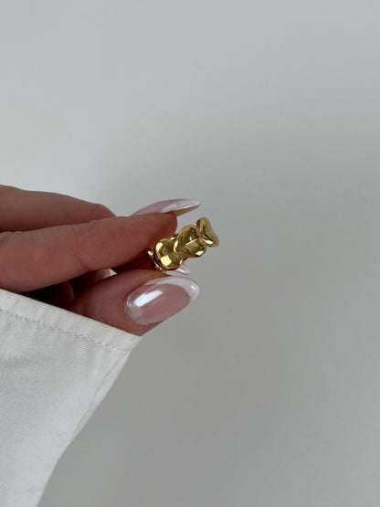 Ring rondom hartjes op zij