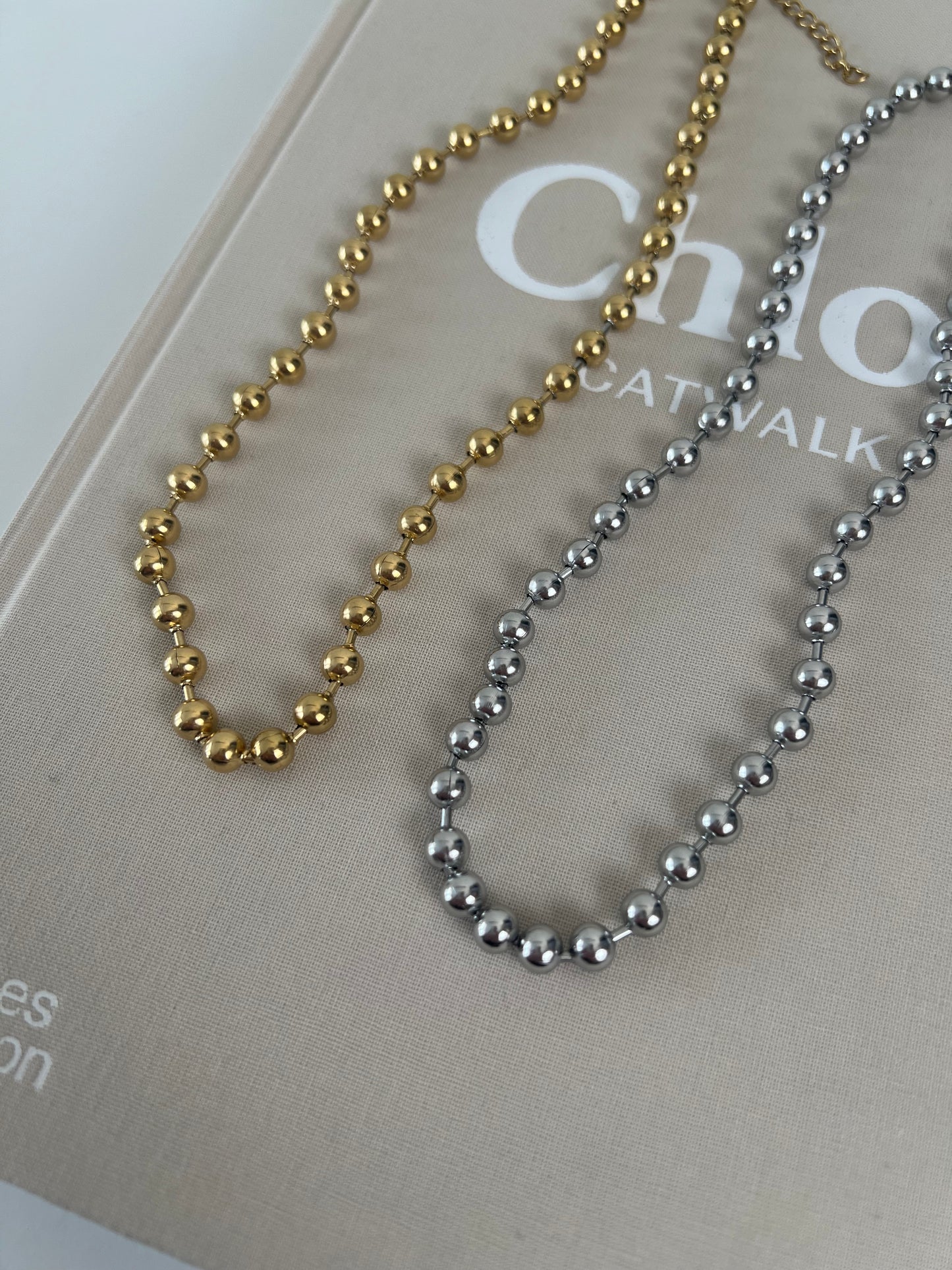 Ketting subtiele bolletjes