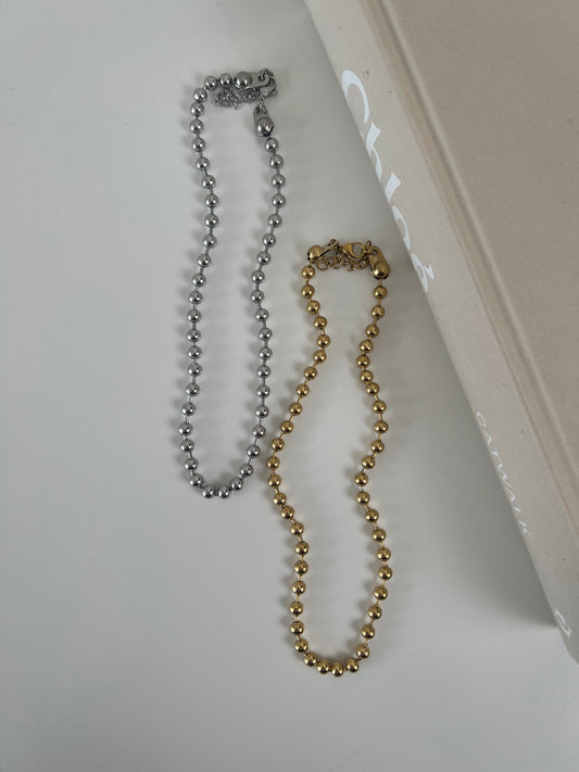 Ketting subtiele bolletjes