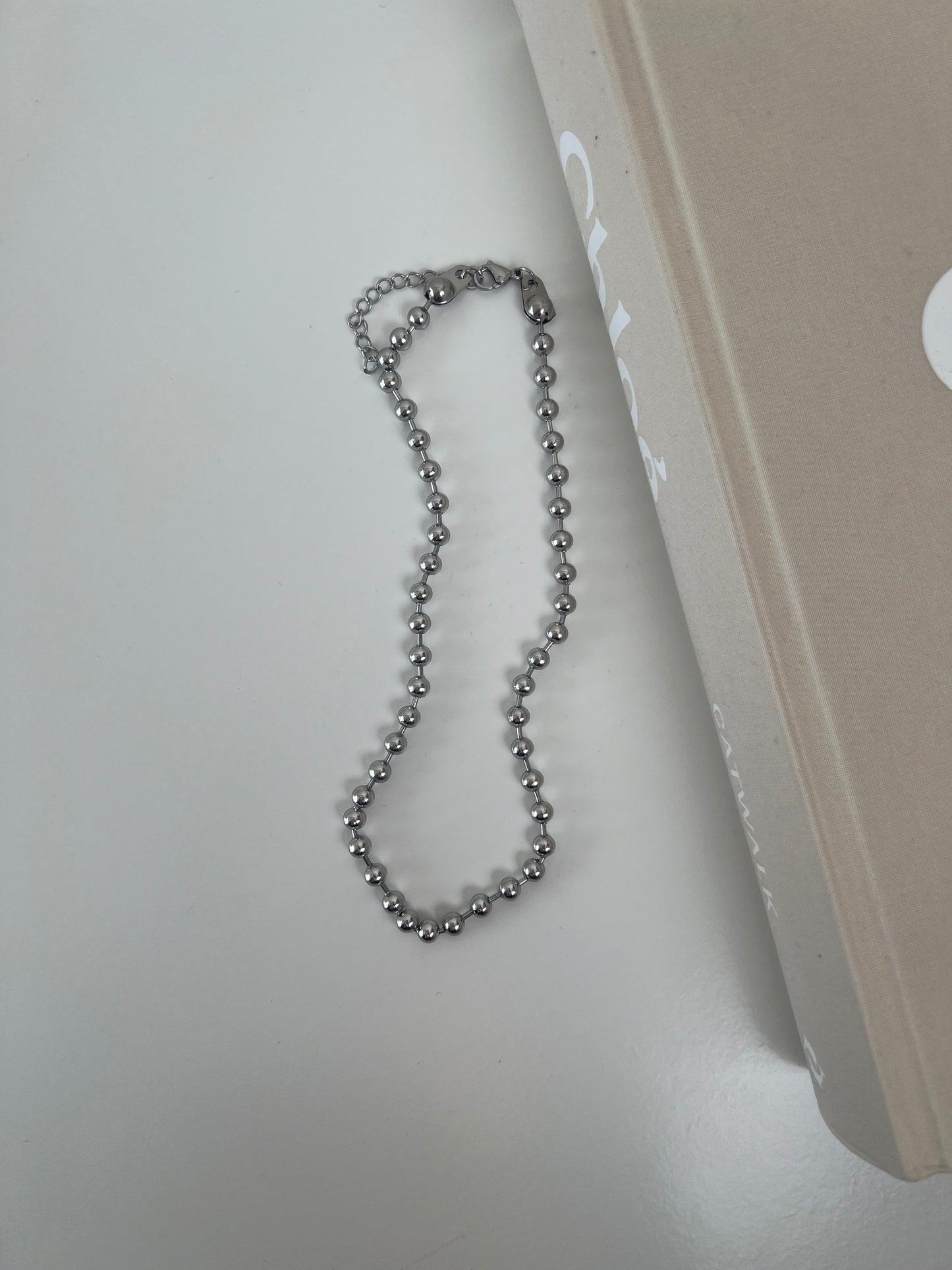 Ketting subtiele bolletjes