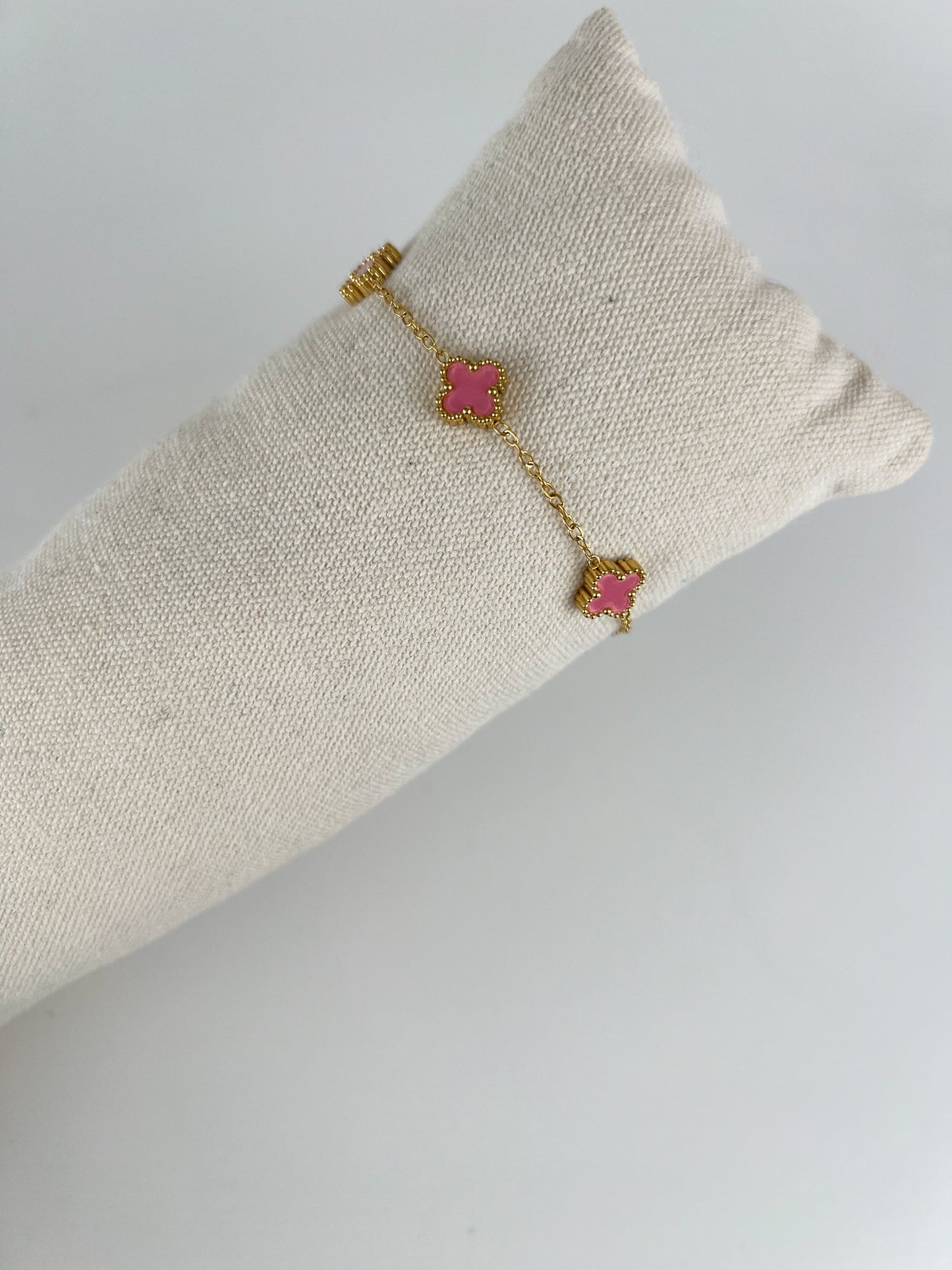 Armband gekleurde klavers
