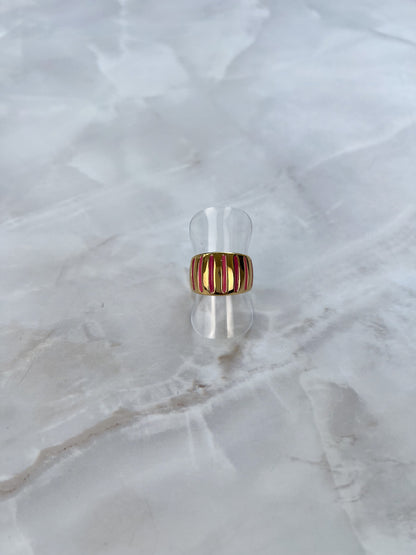 Ring met gekleurde streepjes