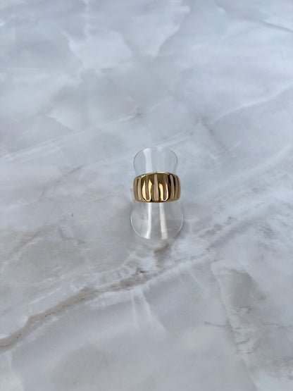 Ring met gekleurde streepjes