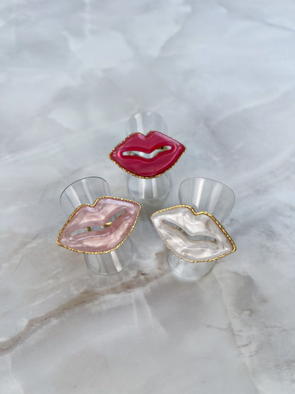 Ring lips met gekleurde steen