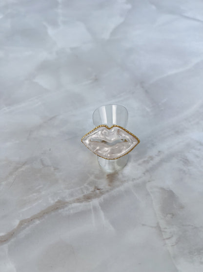 Ring lips met gekleurde steen