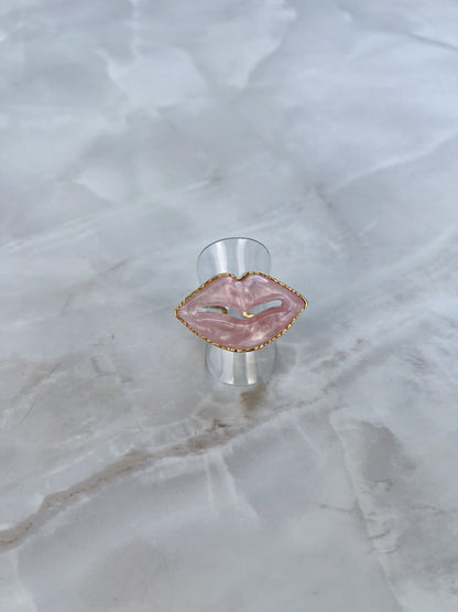 Ring lips met gekleurde steen