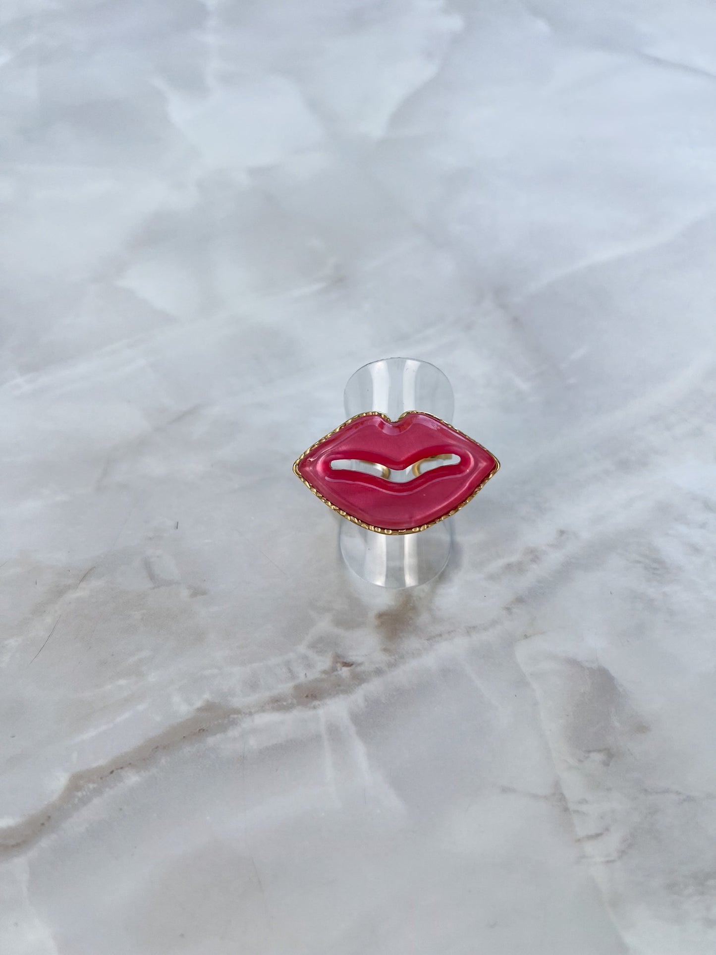 Ring lips met gekleurde steen