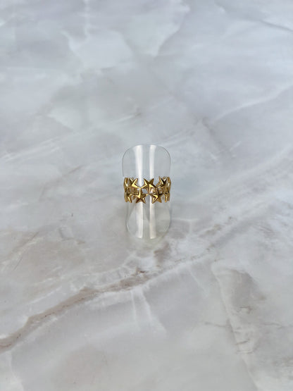 Ring rondom dichte sterretjes
