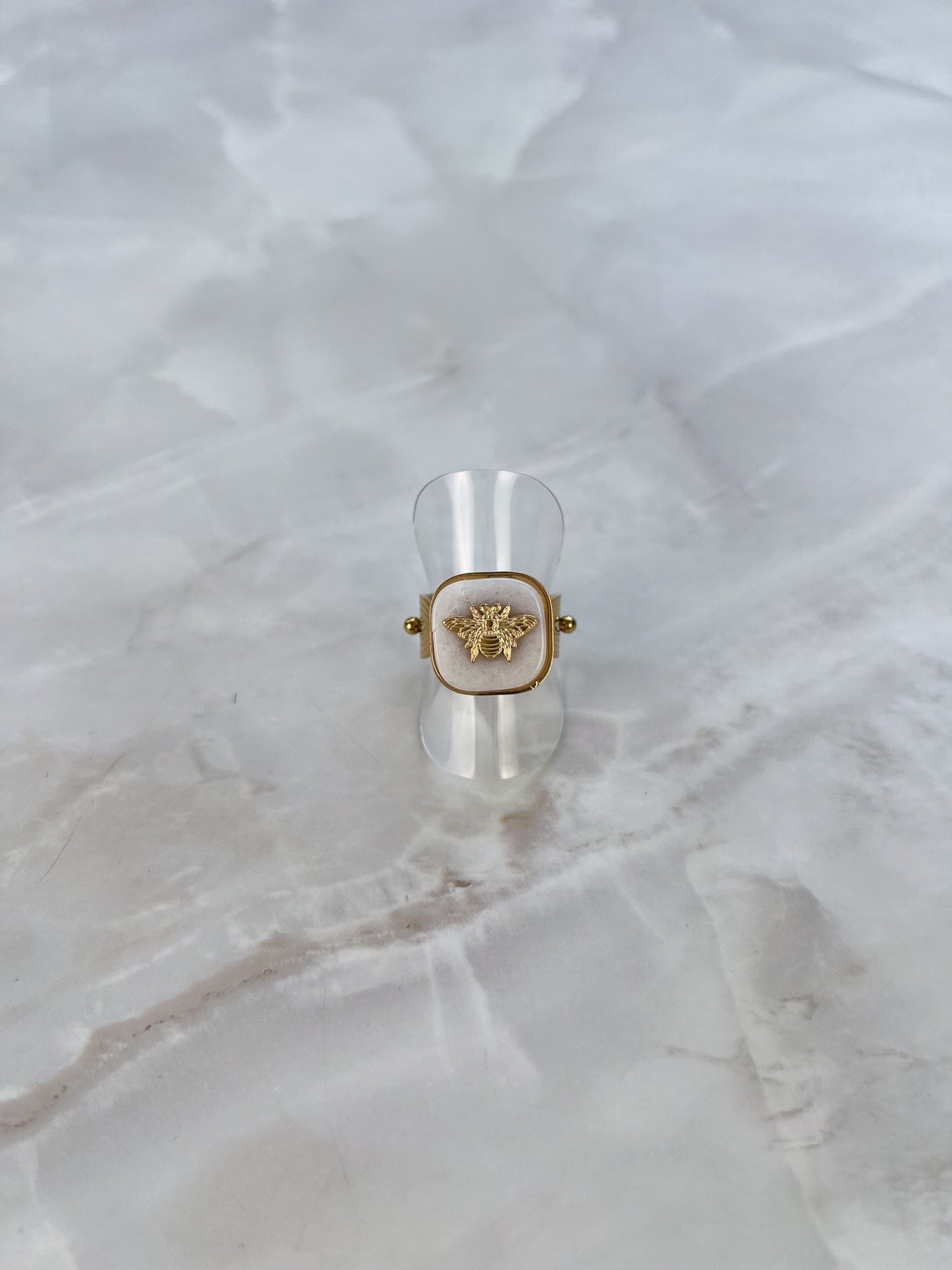 Ring steen met bij