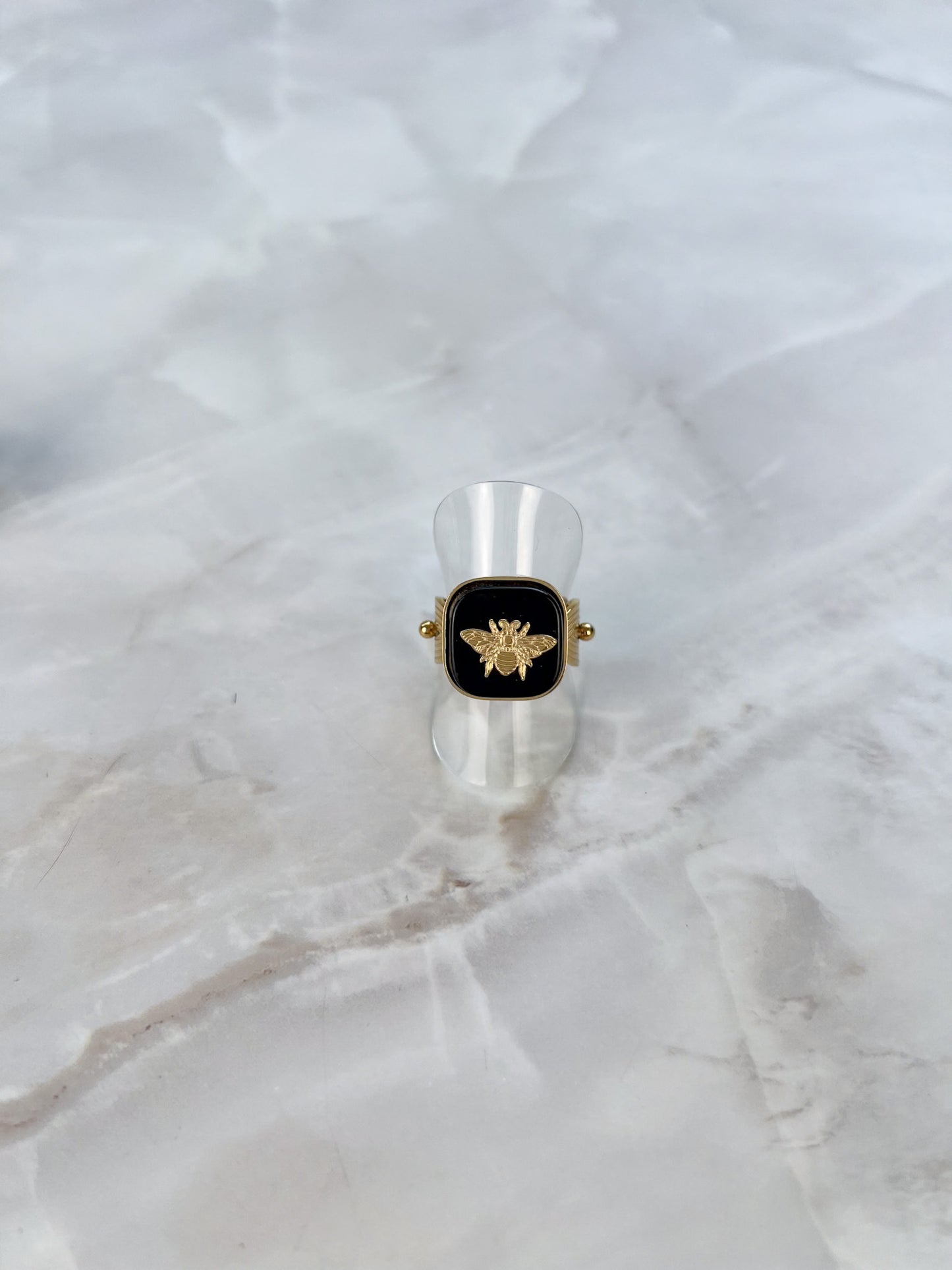 Ring steen met bij