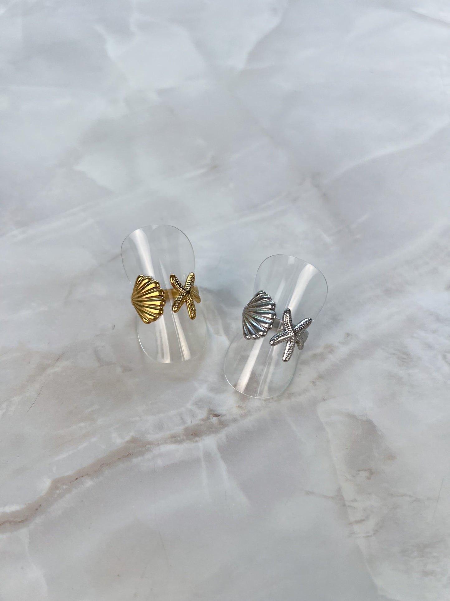 Ring zeester en schelp over voorzijde