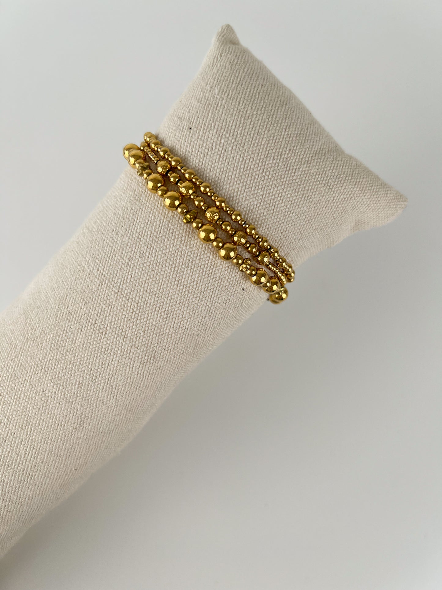 Elastisch armbandjes setje met gouden kraaltjes
