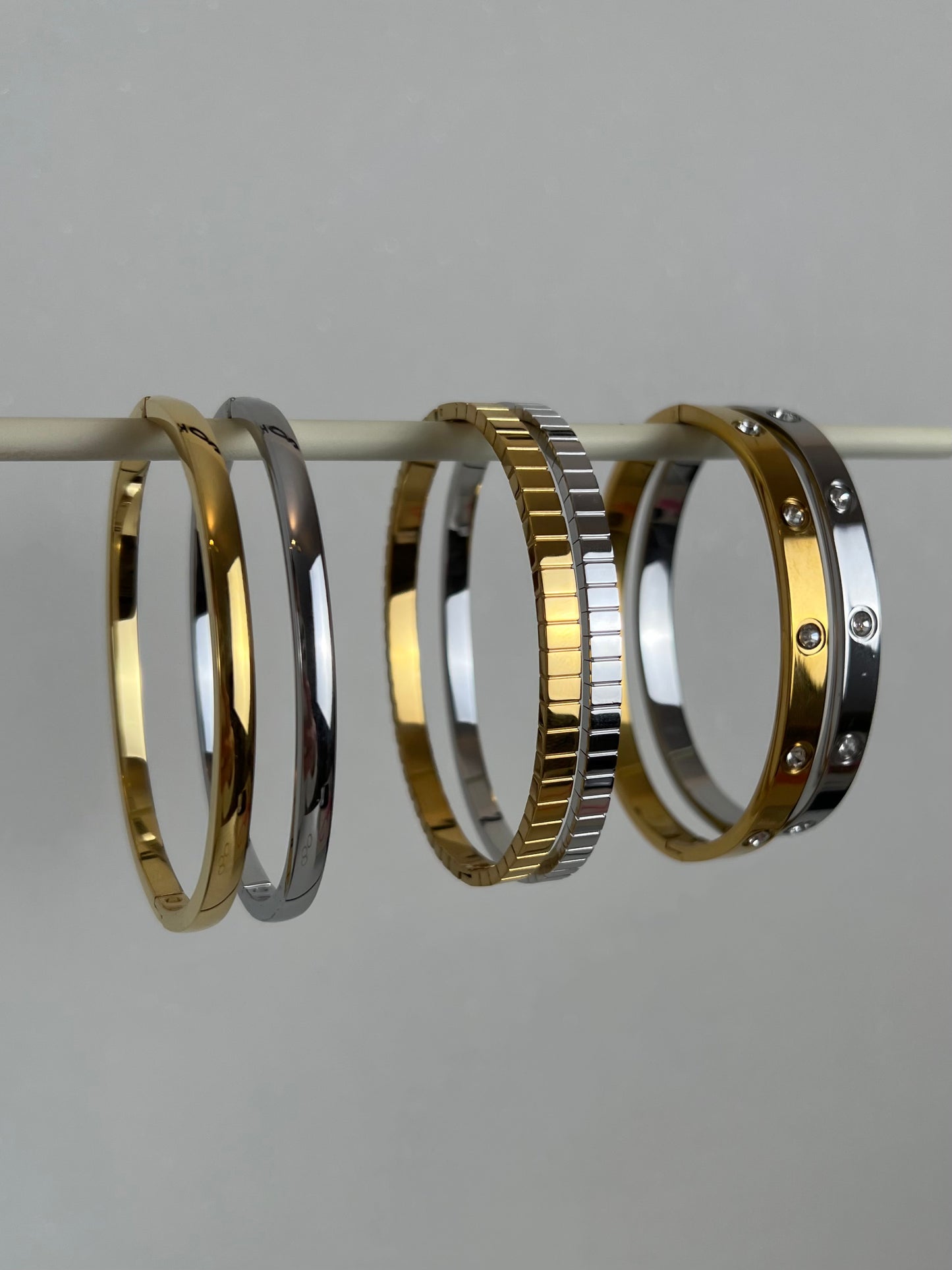 Basic click bangle