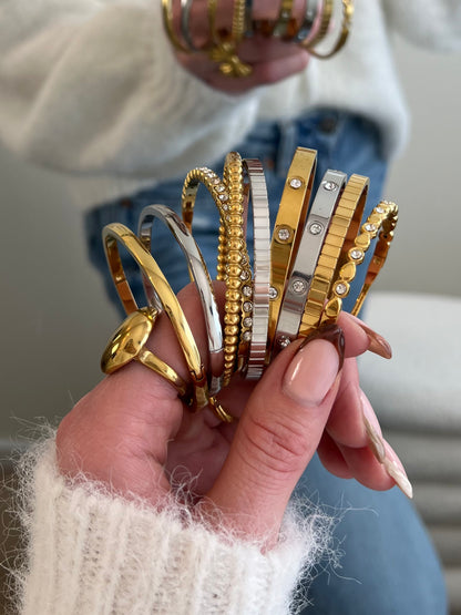 Basic click bangle