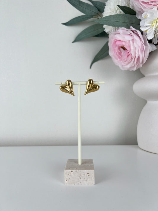 Studs oorbellen puntig hartje