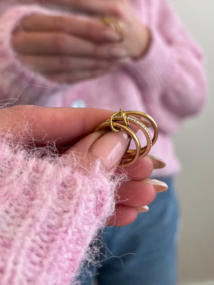 Three rings connected with strass