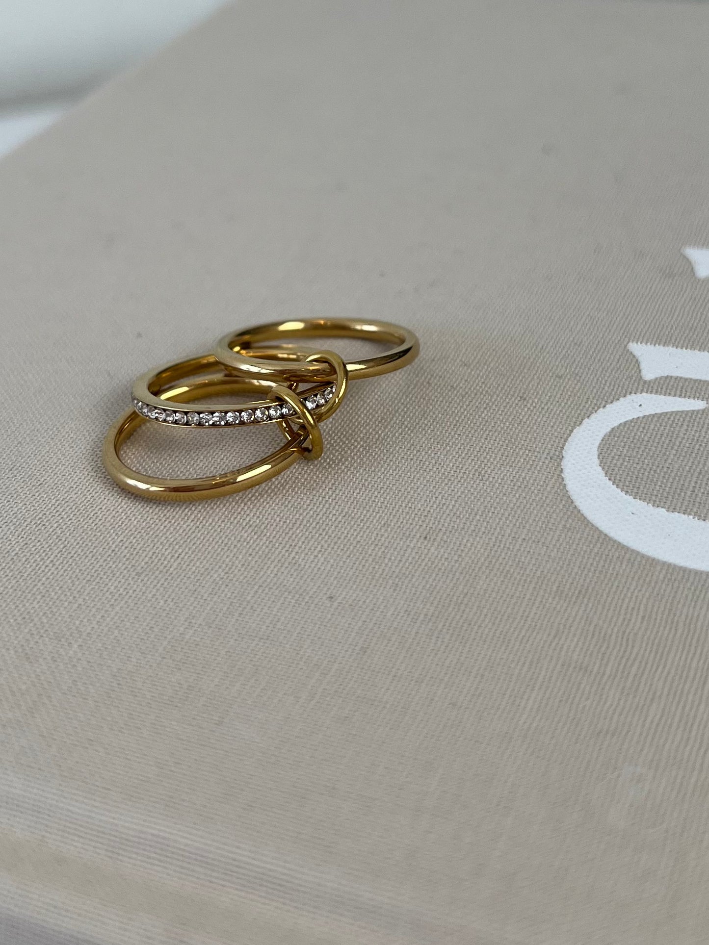 Three rings connected with strass