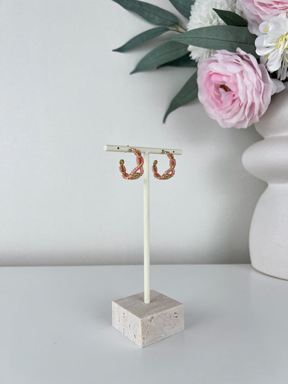 Oorbellen geschakelde hoop met gekleurd touw