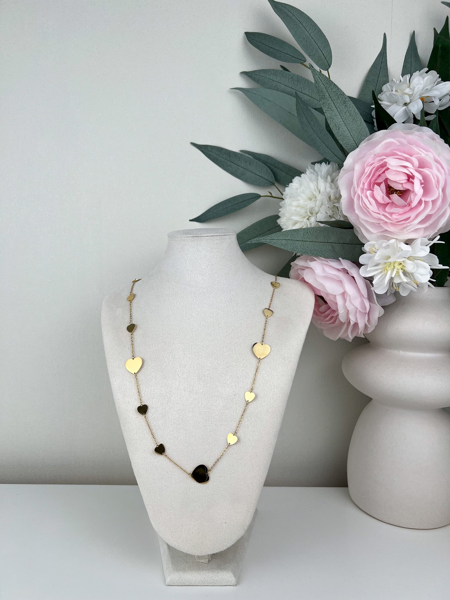 Lange ketting met dichte hartjes
