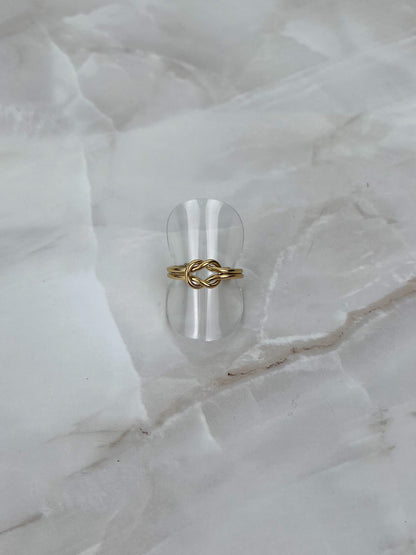 Ring subtiel knoopje
