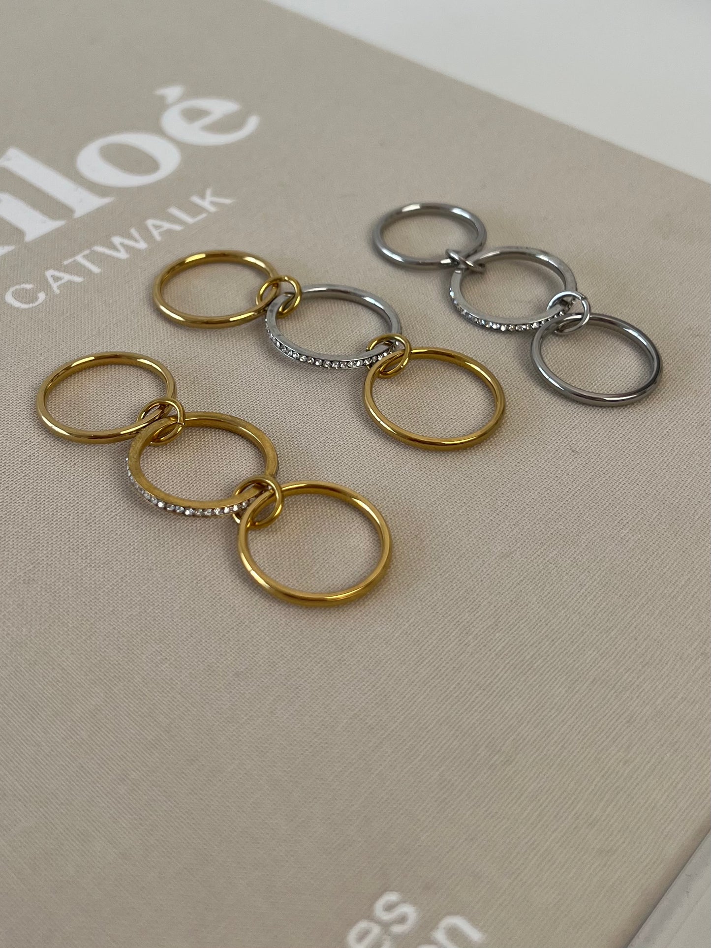 Three rings connected with strass