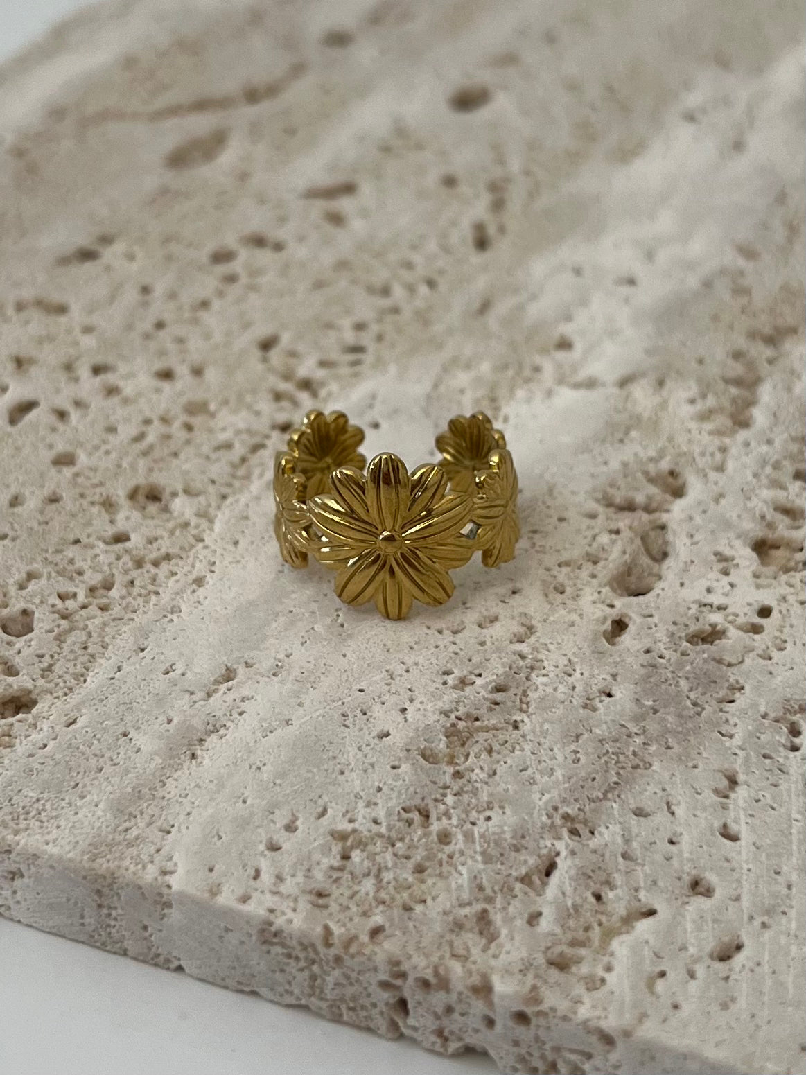 Ring rondom zonnebloemetjes