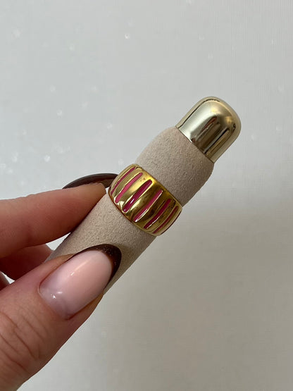 Ring met gekleurde streepjes