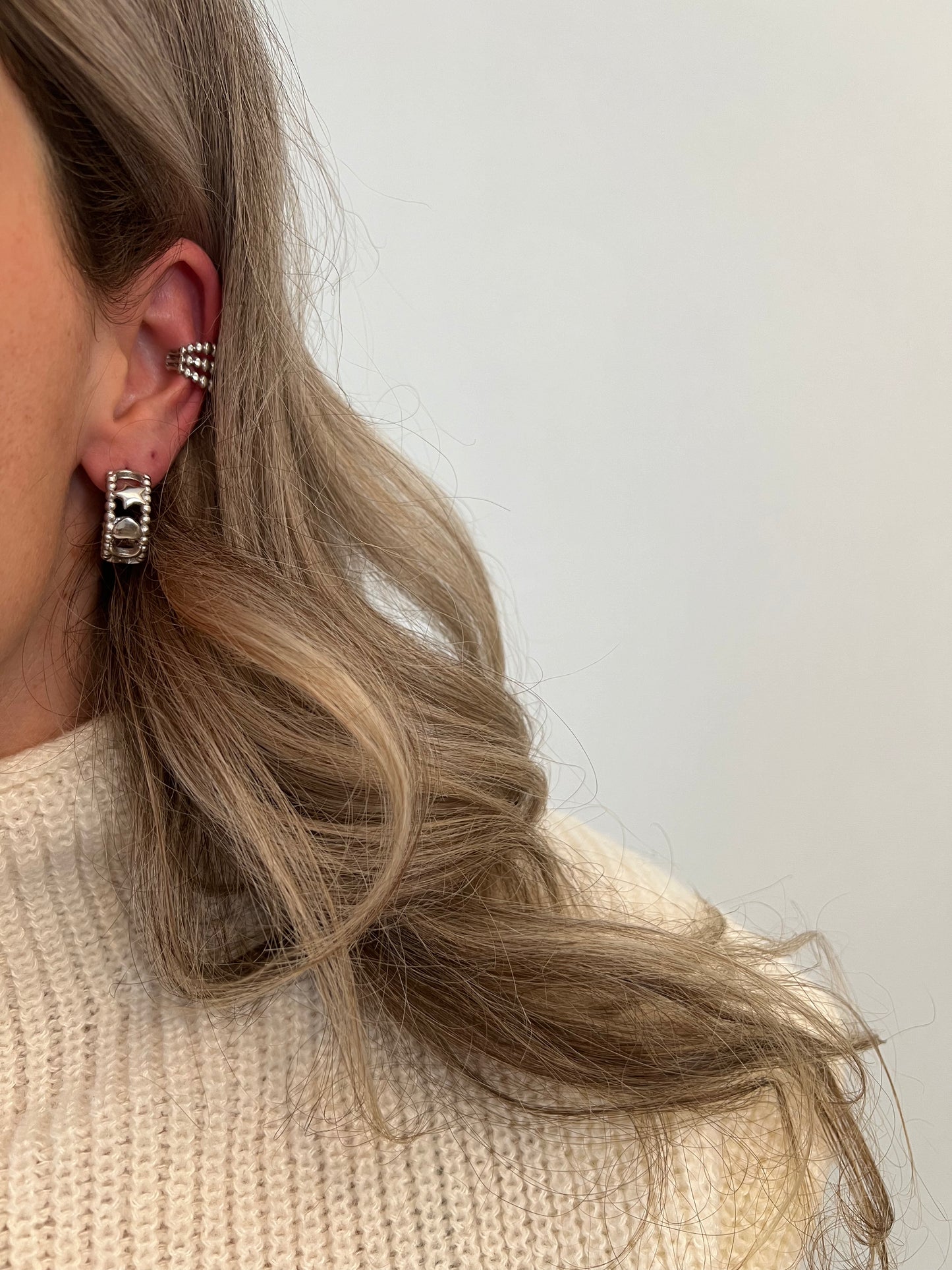 Earcuff 3 laagjes met bolletjes