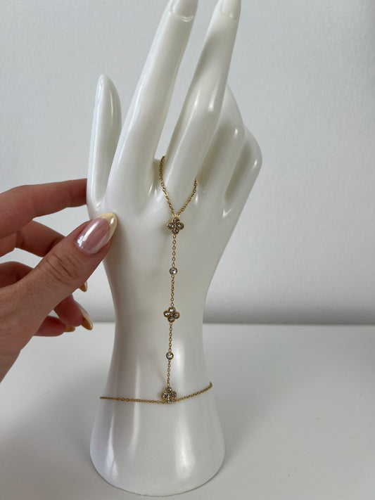 Hand chain met strass klavertjes