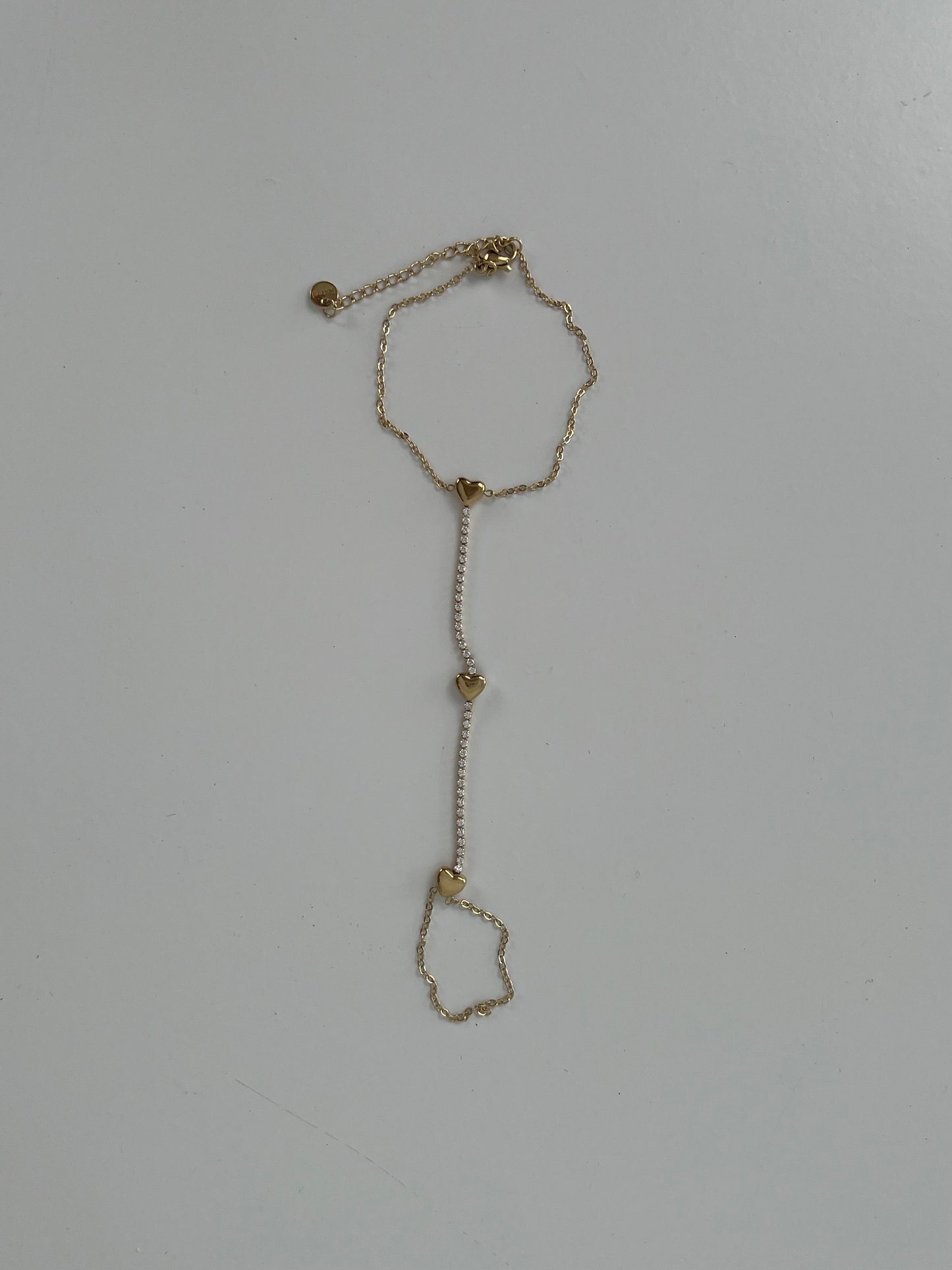 Hand chain met fijne strass hartjes